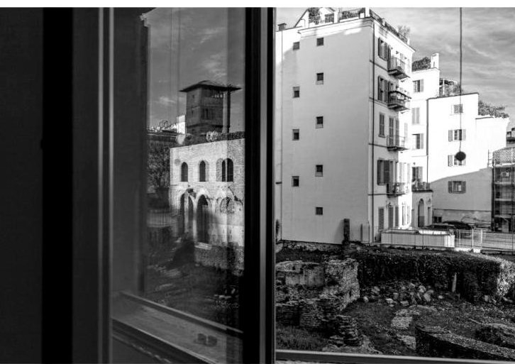 Casa Asnago e Vender — le rovine del Palazzo Imperiale dalla finestra