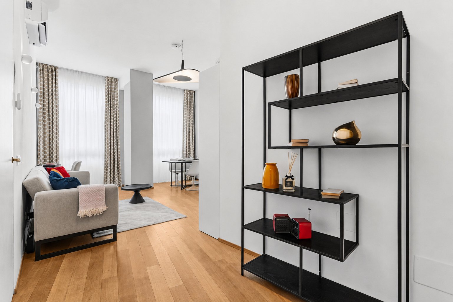 Casa Figini Pollini — libreria in metallo nero